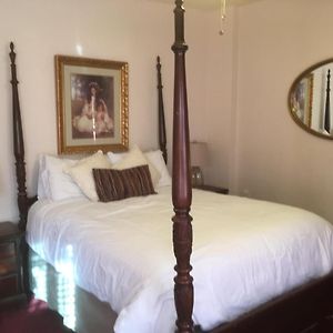 Queen Suite Spa Bath